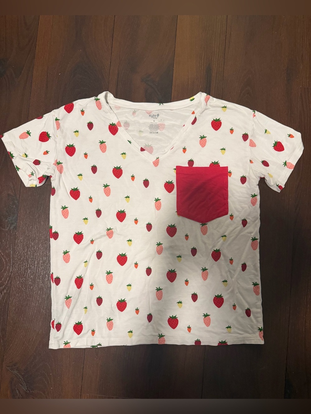 Kyte baby women’s small v neck shirt pocket strawberry